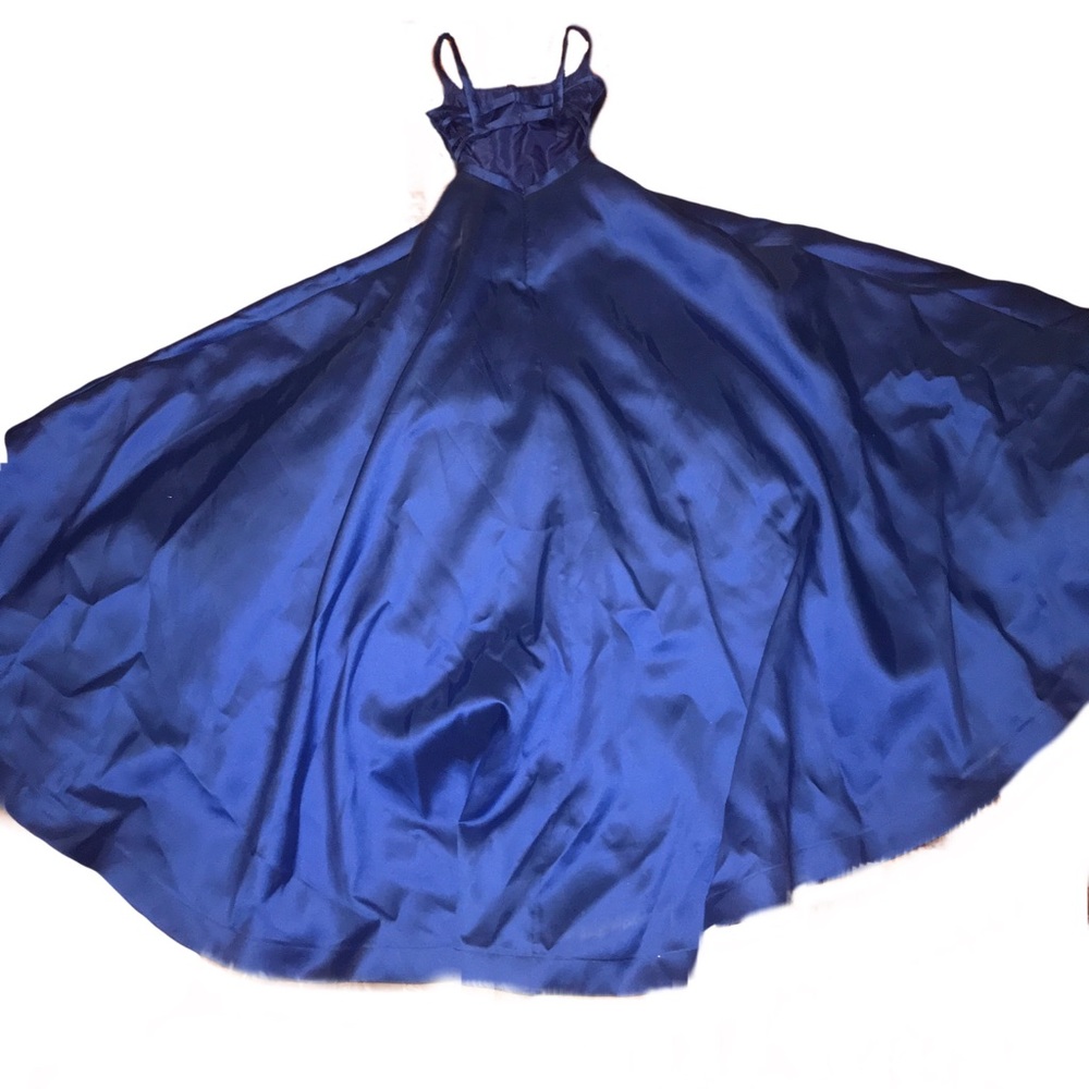 Prom dress. - Picture 3 of 5